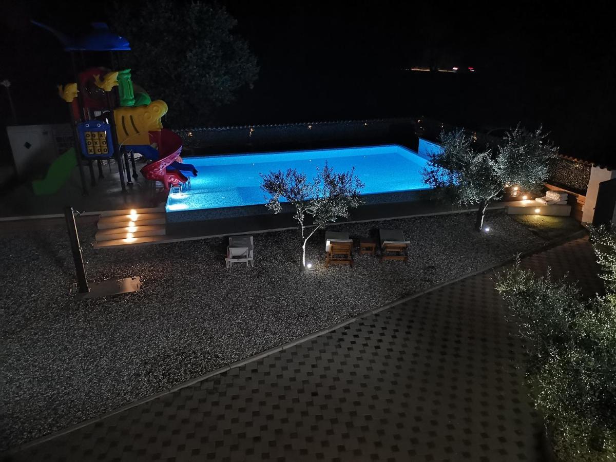 Large Camper In The Olive Grove Hotel บานโจเล ภายนอก รูปภาพ