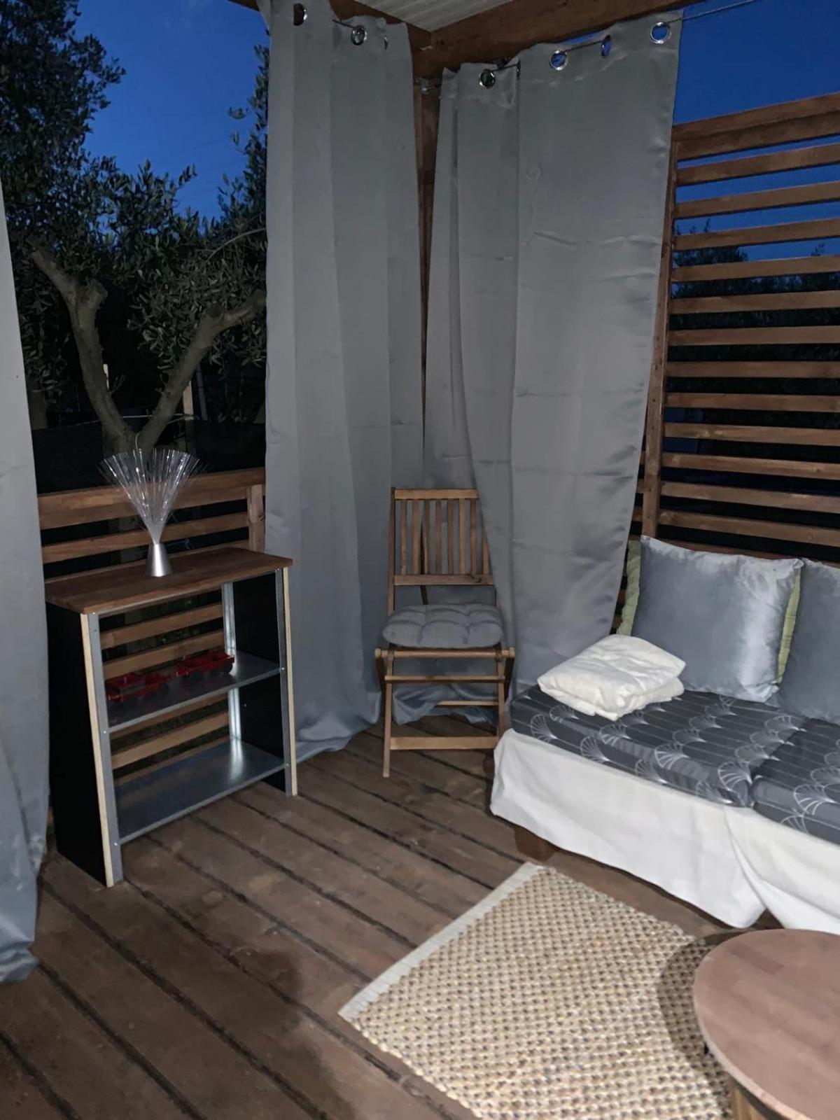 Large Camper In The Olive Grove Hotel บานโจเล ภายนอก รูปภาพ