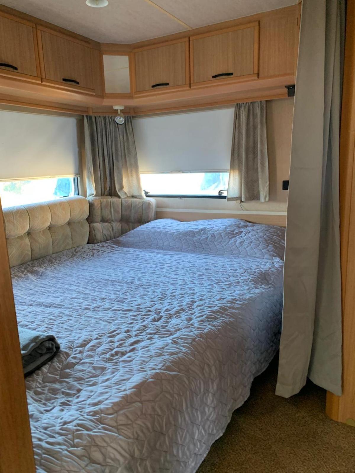 Large Camper In The Olive Grove Hotel บานโจเล ภายนอก รูปภาพ