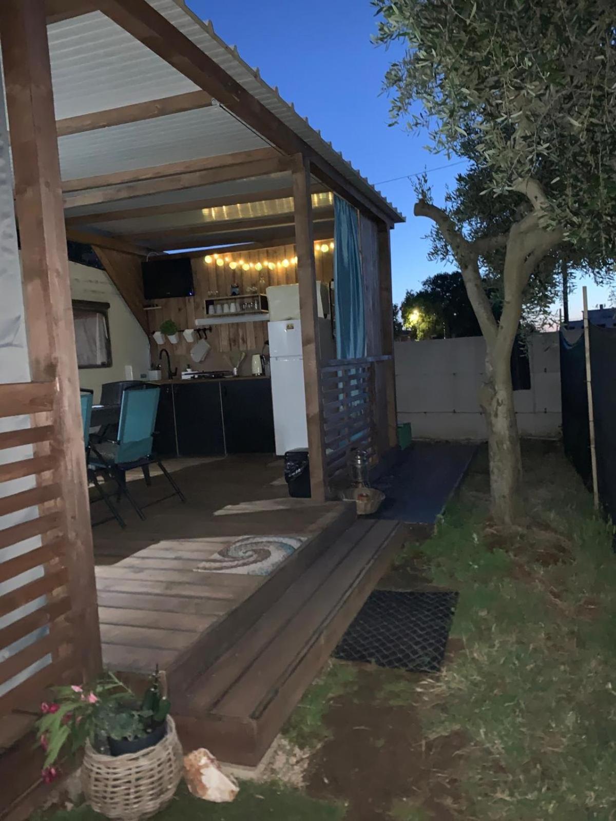 Large Camper In The Olive Grove Hotel บานโจเล ภายนอก รูปภาพ