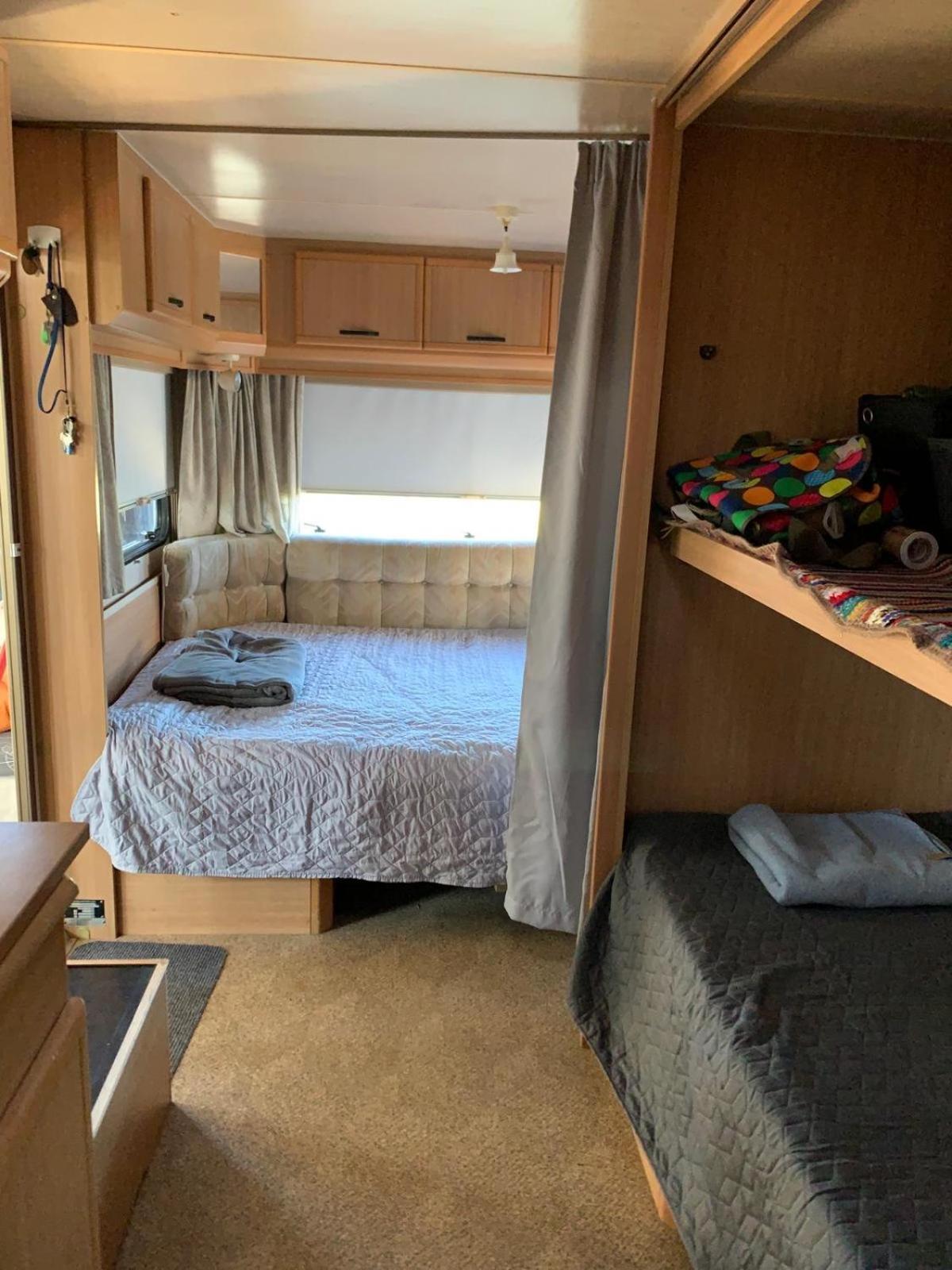 Large Camper In The Olive Grove Hotel บานโจเล ภายนอก รูปภาพ